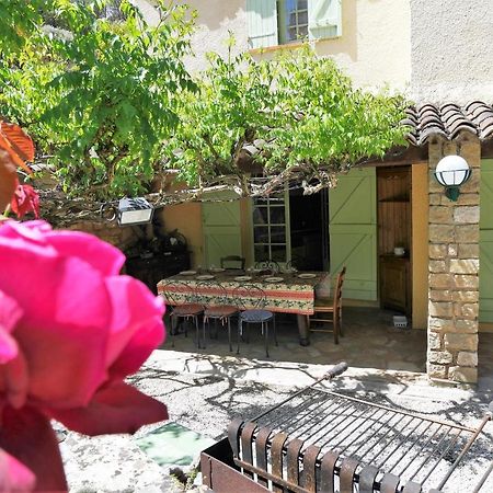 Le Mas Des Oliviers Bed & Breakfast Salernes Dış mekan fotoğraf