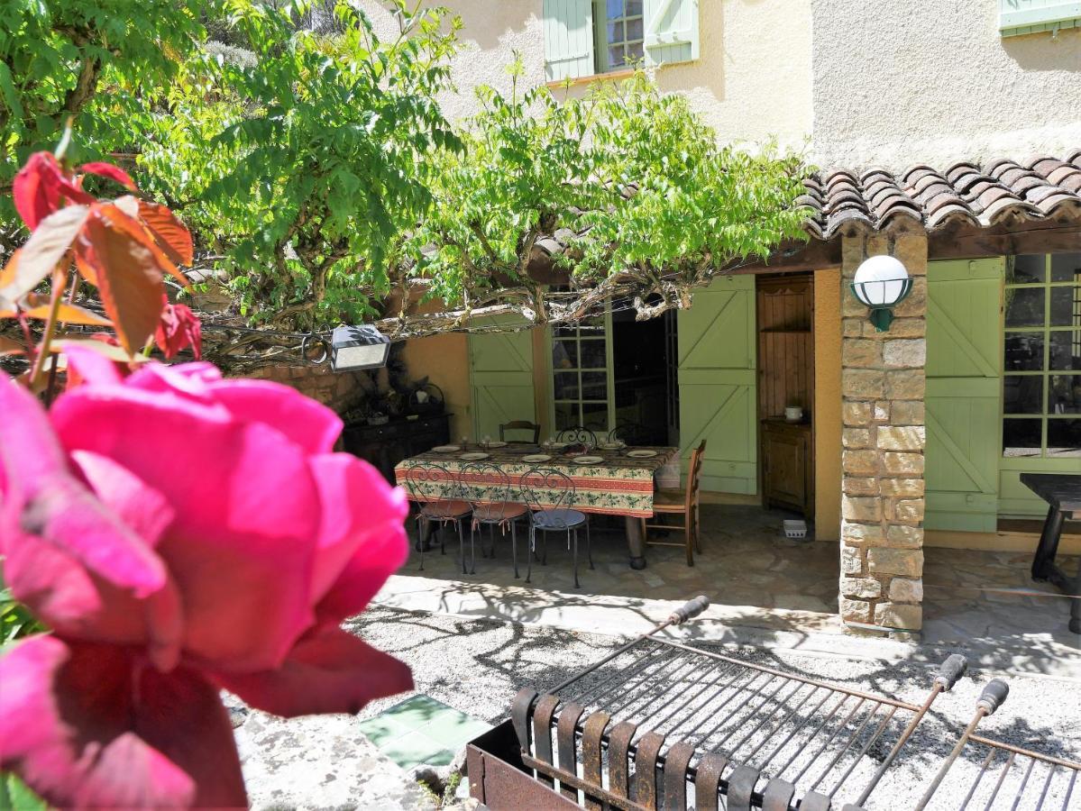 Le Mas Des Oliviers Bed & Breakfast Salernes Dış mekan fotoğraf